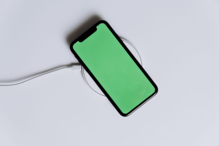 Best Magnetic Wireless Charger for iPhone and Android 2026 - ChargingGearLab
