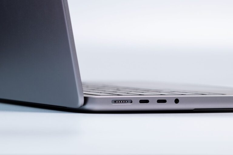 Best USB-C Chargers for MacBook Pro in 2026: 65W to 140W Tested - ChargingGearLab